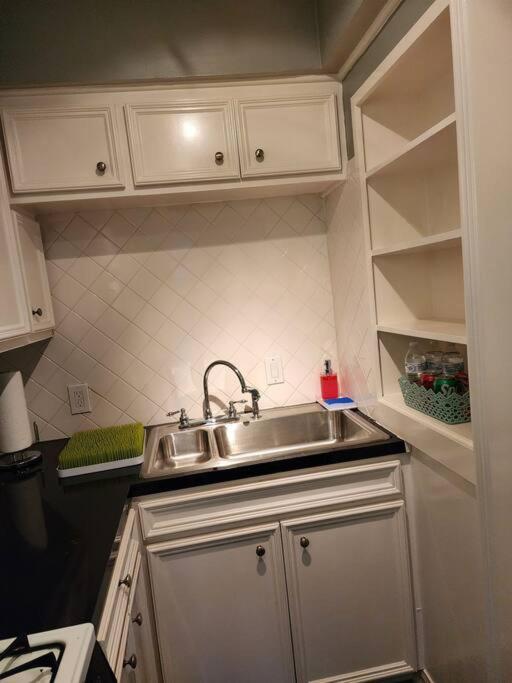 شقة Blue Shark *W7* @ Montrose 1Br Private King Loft هيوستن المظهر الخارجي الصورة