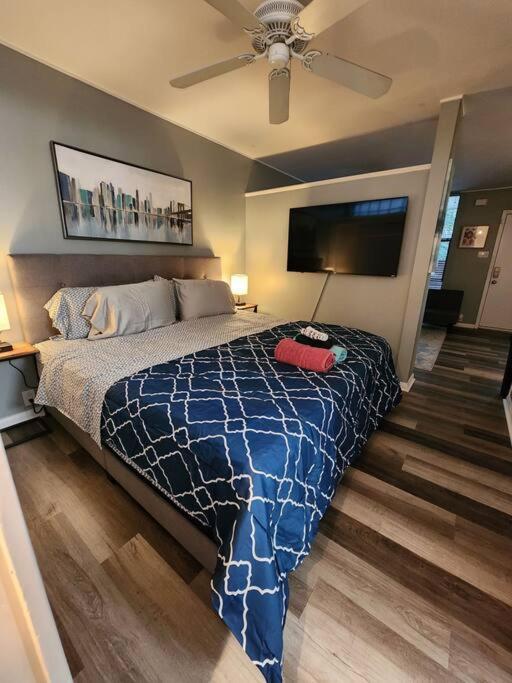 شقة Blue Shark *W7* @ Montrose 1Br Private King Loft هيوستن المظهر الخارجي الصورة